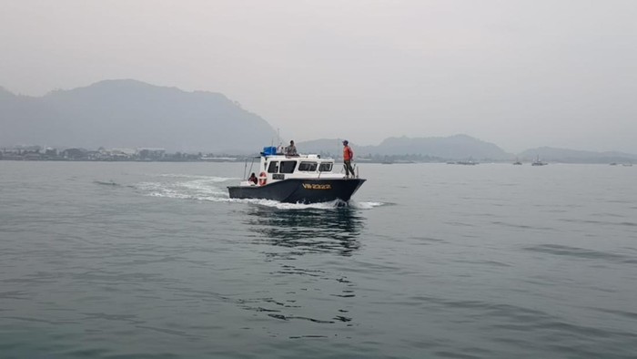 Pencarian nelayan yang jatuh di perairan Sukabumi.