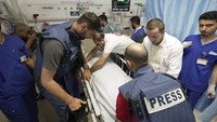 Pihak Al Jazeera menyebut pasukan Israel membunuh Abu Aqleh dengan darah dingin ketika dia bekerja di wilayah Palestina.
