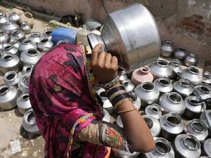 India Dilanda Gelombang Panas, New Delhi Catat Suhu 49 Derajat Celsius