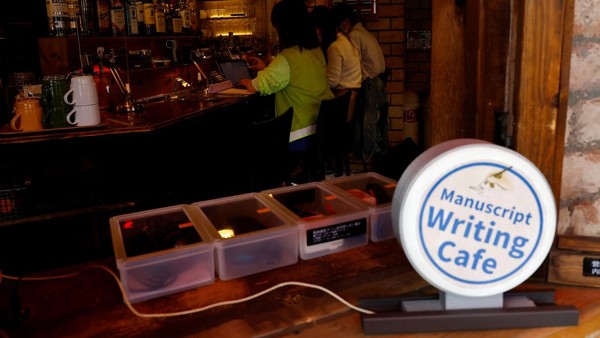 Setelah menyatakan semua hal secara tertulis, pengunjung baru boleh diizinkan duduk. Tempat mereka duduk akan dilengkapi dengan stop kontak, pengisi daya cepat, pendingin, dan WiFi. Setelah menyatakan semua hal secara tertulis, pengunjung baru boleh diizinkan duduk. Tempat mereka duduk akan dilengkapi dengan stop kontak, pengisi daya cepat, pendingin, dan WiFi.