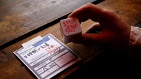 Kafe ini juga menerima para penerjemah, editor, korektor, pembuat hak cipta, dan lain-lain. Di samping itu pengunjung juga harus menyatakan target menulis untuk hari itu. Ini termasuk jumlah kata yang ditulis, jumlah halaman yang diterjemahkan, atau jumlah tulisan yang diedit.