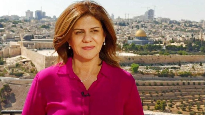 Potret Shireen Abu Aqleh, Wartawan Pemberani yang Tewas Ditembak Israel Jurnalis Al Jazeera bernama Shireen Abu Aqleh tewas ditembak pasukan Israel. Abu Aqleh menggambarkan dia sebagai sosok pemberani, baik hati, dan mewakili suara rakyat Palestina.