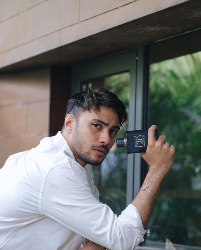 Pemilik nama lengkap Reza Fahlevi Alhady itu lahir pada 24 Oktober 1993. Refal Hady sendiri memiliki darah ketuurunan Arab, Belanda, dan juga Betawi. Tak heran jika Refal memiliki paras blasteran yang menawan. Foto: Instagram/@refalhady