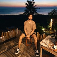 Refal Hady mengawali kariernya di dunia entertain dengan magang di salah satu stasiun televisi swasta. Dari situ Refal Hady mulai ditawari untuk menjadi host dan news anchor di salah satu acara di stasiun televisi tersebu. Setelahnya Refal Hady pun banyak mendapat tawaran menjadi seorang model. Foto: Instagram/@refalhady