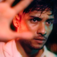 Baru-baru ini Refal Hady kembali menjadi sorotan karena berhasil menjadi salah satu aktor yang masuk nominasi pria tertampan di dunia versi TC Candler. Refal Hady masuk dalam jajaran 100 nominasi laki-laki dengan wajah tertampan di dunia bersama dengan aktor asal Korea Selatan, Lee Min Ho. Foto: Instagram/@refalhady