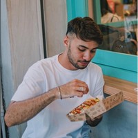 Sebelum membintangi serial Wedding Agreement, Refal Hady sudah pernah membintangi sejumlah film. Diantaranya Galih dan Ratna, Susah Sinyal, Critical Eleven, Orang Kaya Baru, Dilan 1990, dan Antologi Rasa. Foto: Instagram/@refalhady