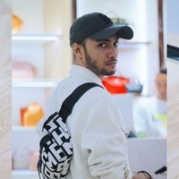 Mengetahui dirinya masuk ke dalam nominasi pria tertampan di dunia versi TC Candler, Refal Hady pun tak banyak memberikan komentar. Ia hanya terlihat memberikan komentar berupa emoji dengan mata yang dipenuhi hati dalam unggahan Instagram TC Candler tersebut. Foto: Instagram/@refalhady