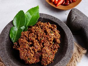 Resep Bumbu Pecel Sayur yang Gurih Manis Pedasnya Mantap