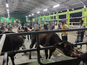 Dinas Peternakan-Polisi Pastikan RPH Sidoarjo Potong Hewan Ternak yang Sehat