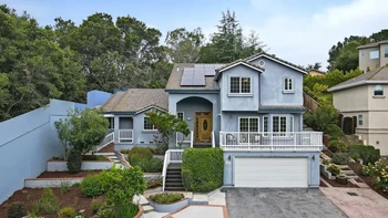 Facebook diciptakan oleh Mark Zuckerberg dan beberapa orang kawannya. Selain asrama di kampus Harvard, rumah yang satu ini juga memegang sejarah penting dalam kelahiran media sosial terbesar itu. Foto: New York Post