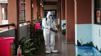 Pemerintah memperpanjang masa libur sekolah di wilayah DKI Jakarta, Banten, dan Jawa Barat sampai 12 Mei 2022.