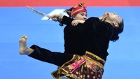 Pesilat Indonesia Riska dan Ririn berhasil meraih emas setalah mengalahkan tim pesilat Vietnam.  