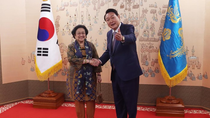 Ketum PDI Perjuangan Megawati Soekarnoputri bertemu Presiden Korea Selatan Yoon Suk Yeol. Sebelumnya, Megawati turut hadiri pelantikan presiden baru Korsel itu.