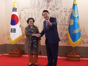 Senyum Megawati Saat Bertemu Presiden Baru Korsel di Seoul
