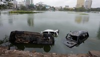 Selain korban tewas, lebih dari 225 orang lainnya mengalami luka-luka akibat kerusuhan sepanjang Senin (9/5) waktu setempat, yang berujung pengunduran diri PM Mahinda Rajapaksa.
