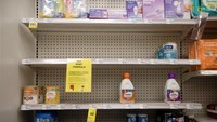 Kabarnya, Walmart membatasi pembelian sebanyak lima susu formula bayi per konsumen, meskipun hal ini belum dikonfirmasi langsung oleh pihak perusahaan.