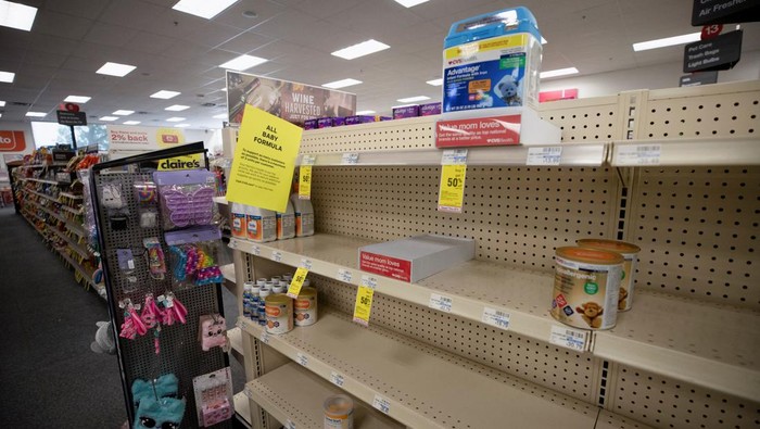 Empty shelves show a shortage of baby formula at a Walgreens store in San Antonio, Texas, U.S. May 10, 2022. REUTERS/Kaylee Greenlee Beal