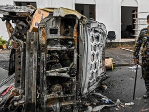 Rumah Pejabat Dibakar Massa, Tentara Sri Lanka Diperintahkan Tembak Perusuh