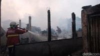 Belum dipastikan penyebab kebakaran, jumlah kerugian dan korban akibat musibah ini.