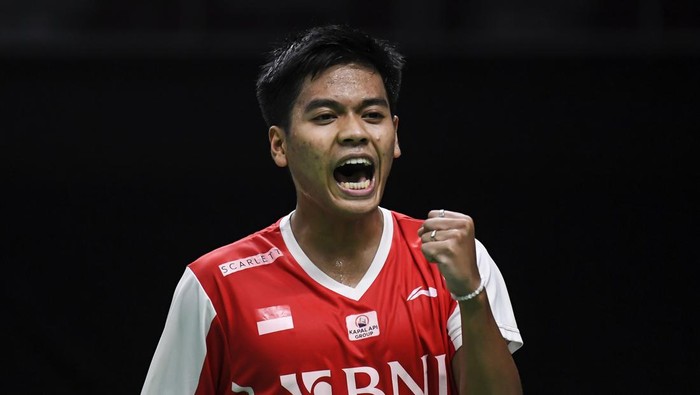 TIM THOMAS INDONESIA JUARA GRUP A Ekspresi dari pebulu tangkis tunggal putra Indonesia Syabda Perkasa Belawa usai mengalahkan pebulu tangkis tunggal putra Korea Selatan Yun Gyu Lee dalam pertandingan babak penyisihan grup A Piala Thomas 2022 di Impact Arena, Bangkok, Thailand, Rabu (11/5/2022). Syabda Perkasa Belawa berhasil menang atas Yun Gyu Lee dengan skor 21-14, 11-21 dan 21-16 sekaligus membawa Tim Thomas Indonesia menang atas Korsel dengan skor akhir 3-2 dan menjadi juara grup A. ANTARA FOTO/M Risyal Hidayat/aww.
