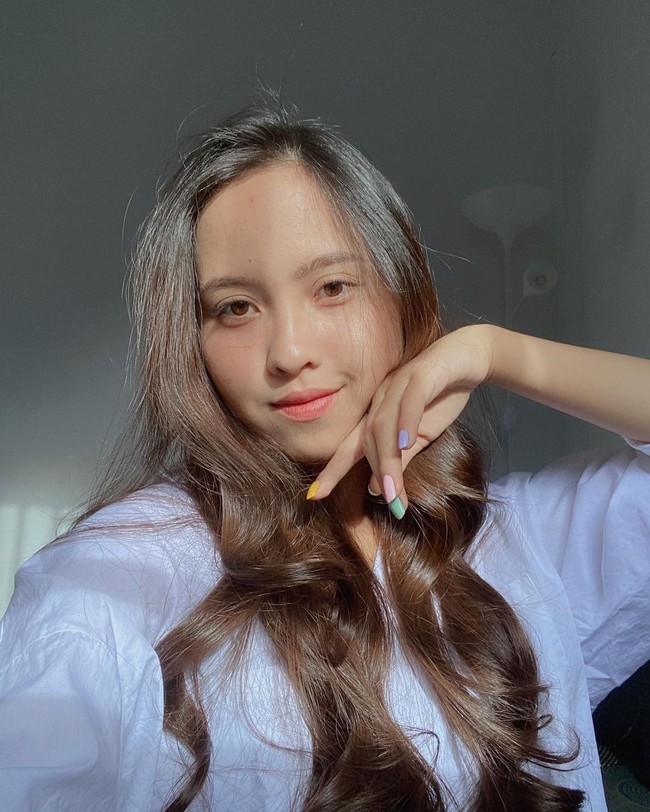 Istri Turah Parthayana menjadi sorotan setelah manajer Turah, Jehian Panangian Sijabat, mengunggah curhatnya yang mengaku kecewa dengan Triyana. Bahkan setelah semua kerusakan yang muncul karena perbuatanmu serta berminggu-minggu proses hukum yang kita jalankan untuk menjaga nama baikmu tanpa harus spill di media sosial you chose not to say something or at least try to look me in the face @triyanamahadewi. Mengecewakan, tulisnya.Foto: Instagram Triyana Mahadewi