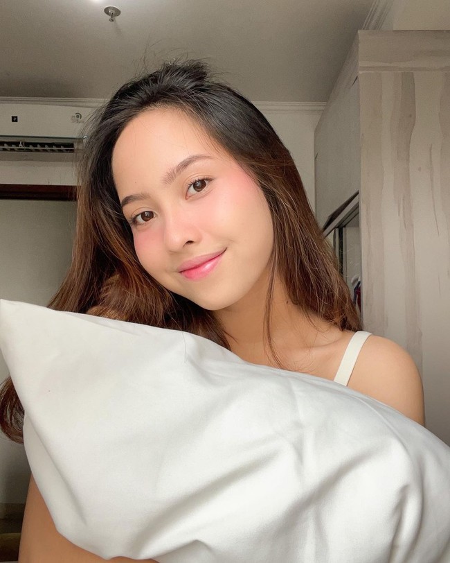 Beberapa waktu lalu Jehian yang juga mantan manajer Triyana itu mengunggah tulisan di Twitter yang seolah menyinggung mantan istri Turah Parthayana. Kalau anda berani selingkuh lalu bersama selingkuhan anda merencanakan seolah pasangan anda melakukan KDRT, membawa seluruh uang pasangan, termasuk modal perusahaannya, itu sudah keterlaluan, tulisnya.Foto: Instagram Triyana Mahadewi