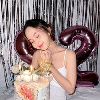 Triyana dan Turah Parthayana sendiri menikah pada 2020. Ketika itu, usia Triyana masih sangat muda yakni 20 tahun. Awalnya mereka sering menunjukkan kemesraan baik di media sosial maupun video YouTube.Foto: Instagram Triyana Mahadewi