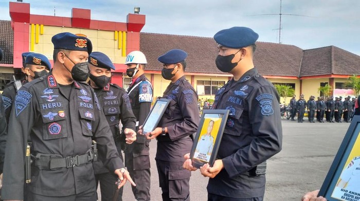 Upacara pemecatan lima oknum anggota Brimob Polda Sulsel.