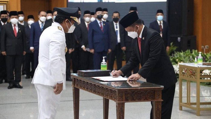 Al Muktabar dilantik sebagai Penjabat Gubernur Banten.