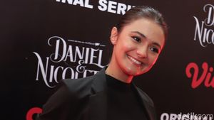 Senyum Manis Amanda Rawles