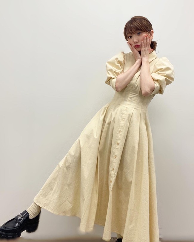 Menurut Ayumi talenta itu bisa jadi adalah turunan keluarga. Mungkin itu mengalir dalam keluarga karena daun telinga ibuku juga elastis. Aku sering memegang dan menarik telingaku ketika kecil, terutama ketika aku mengantuk, mungkin itu berperan juga, kata wanita yang seorang blogger tersebut.Foto: Instagram Ayumi Takada