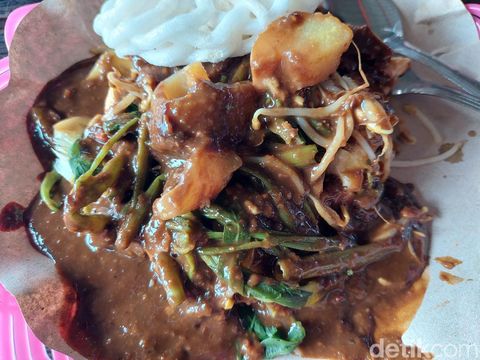Bakso daging sapi dan rujak cingur di Surabaya tidak terpengaruh wabah PMK