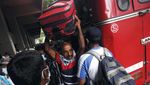 Berebut Tempat di Bus untuk Hindari Jam Malam di Kolombo