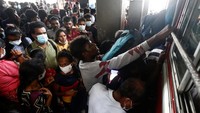Jam malam diberlakukan setelah bentrokan antara demonstran anti-pemerintah dengan pendukung partai yang berkuasa di Sri Lanka.