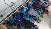 Sejumlah pekerja menyetrika pakaian di Bogor Laundry, Kelurahan Sukasari, Kota Bogor, Jawa Barat, Rabu (11/5/2022). (Arif Firmansyah/Antara Foto).