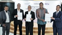 Persaingan bisnis di sektor pangkalan data (data center) diperkirakan makin ketat. Hal itu tak lepas dari langkah PT Indosat Tbk. (ISAT) bersama PT Aplikanusa Lintasarta, PT Starone Mitra Telekomunikasi (SMT) dan Big Data Exchange (BDx) yang menjalin kerja sama untuk membangun pangkalan data di Indonesia. Pangkalan data itu akan berfokus pada layanan cloud di Indonesia. Usaha patungan ini dibentuk untuk memenuhi kebutuhan terhadap pangkalan data di Indonesia yang semakin meningkat.