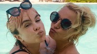 Dalam beberapa unggahan terlihat Britney Spears mengunggah foto bugil sambil menutupi kedua payudaranya dengan telapak tangan. (Foto: dok. Instagram @britneyspears)