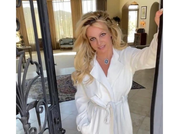 Britney Spears Foto Tanpa Busana Terus, Jempol Netizen Bergoyang