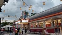 Lokasinya mudah kok ditemukan, karena Broadway berada di Jl Alam Sutera Boulevard, Pakulonan, Serpong Utara, Tangerang Selatan. Lokasinya berada di komplek Flavir Bliss.