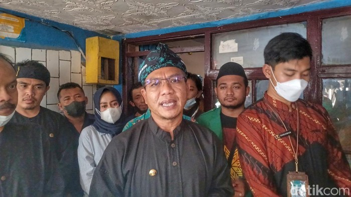 Bupati Bandung Dadang Supriatna di kediaman Sahrul.