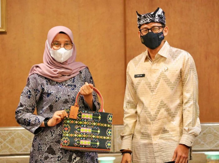 Bupati Ipuk dan Menteri Sandiaga Uno