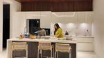 10 Potret Dapur Arief Muhammad dengan Pemandangan Kolam Renang