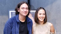 Ini bukan pertama kalinya Adipati Dolken dan Della Dartyan disatukan dalam sebuah proyek. (foto: Noel/detikcom) 