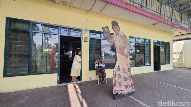Depot Asmuni Warung Rujak Cingur'e Asmuni di Mojokerto yang sepi tergerus tol