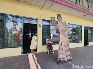 Ini Alasan Depot Asmuni Tetap Buka Meski Omzetnya Cuma Rp 10 Ribu per Hari
