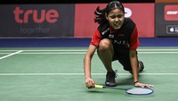 Pada gim pertama, Bilqis berhasil memenangkan pertandingan dengan skor yang cukup ketat yakni 21-19. Permainan pantang menyerah ditunjukkan oleh Bilqis maupun He Bing Jiao. Keduanya berani bermain rally panjang. Namun, di gim kedua Bilqis dipaksa takluk oleh keunggulan He dengan skor 18-21.  