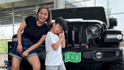 8 Gaya YouTuber Farida Nurhan Beli Mobil Mewah, Pakai Sandal Jepit