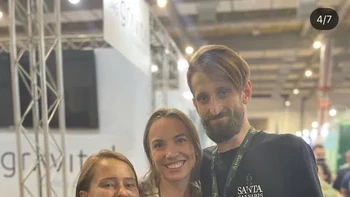 Tangan si cowok panjang. Foto: Reddit