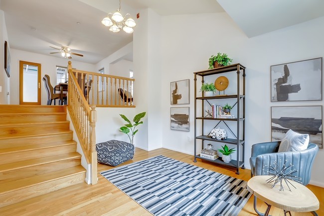 Mark dan rekan kerjanya menjuluki rumah yang didirikan pada 1998 ini Case de Facebook. Kabarnya, mereka kala itu membayar uang sewa sebesar US$ 5.000 per bulan. (Foto: Dok. Live Play Real Estate)