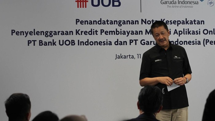Penandatanganan nota kesepakatan penyelenggaraan kredit pembiayaan melalui aplikasi online TMRW Pay yang diselenggarakan di UOB Plaza, Jakarta, Rabu 11 Mei 2022.